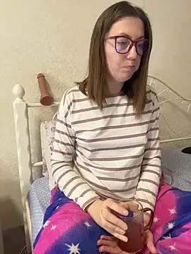 BeatriceTender online show from February 19, 2026, 7:00 pm