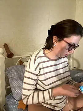 BeatriceTender online show from December 2, 2025, 7:48 pm