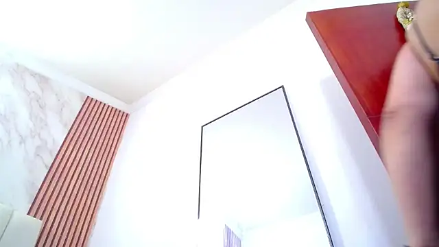 Anabella Thompson online show from November 13, 2025, 10:41 am