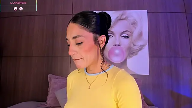 Snapshot of AgattaDuque chatting on February 13, 2026, 11:49 pm AgattaDuque online show from February 13, 2026, 11:49 pm