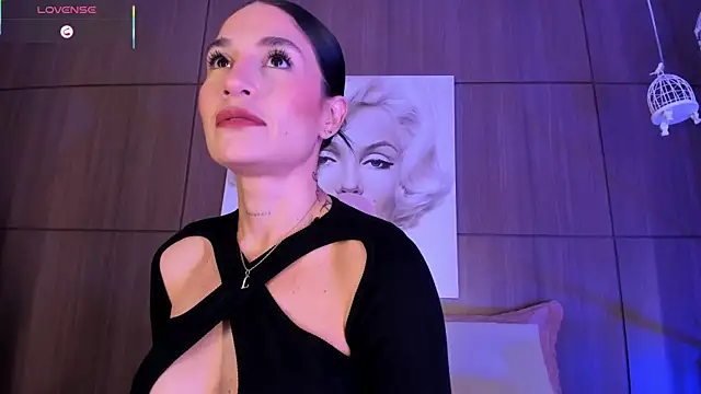 Snapshot of AgattaDuque chatting on January 19, 2026, 12:47 am AgattaDuque online show from January 19, 2026, 12:47 am