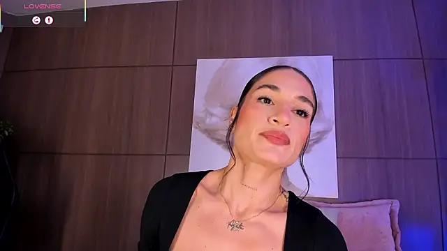 Snapshot of AgattaDuque chatting on February 1, 2026, 11:14 pm AgattaDuque online show from February 1, 2026, 11:14 pm