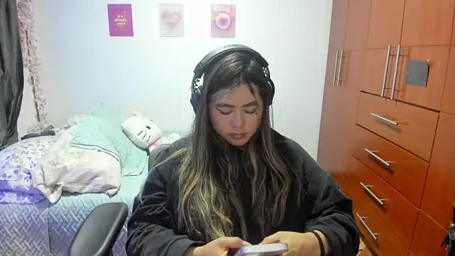 Snapshot of StephaniFox chatting on October 20, 2025, 4:14 am StephaniFox online show from October 20, 2025, 4:14 am