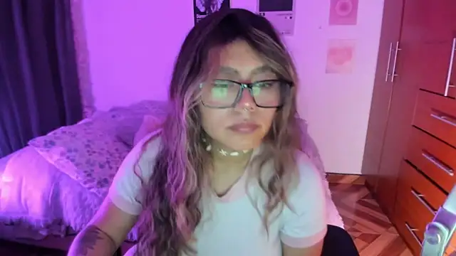 StephaniFox online show from April 16, 2026, 2:23 am