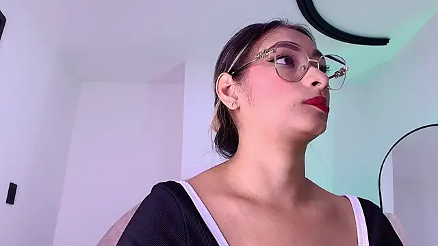 vale ross  online show from February 6, 2026, 3:02 am