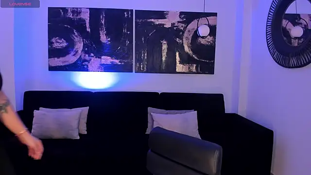 ViolettCastel online show from October 21, 2025, 7:13 pm