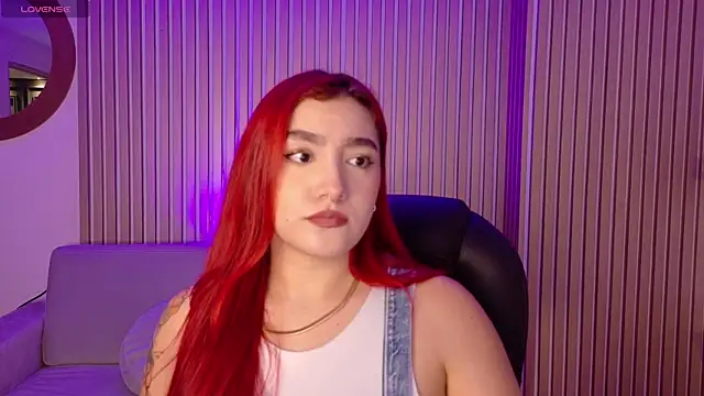 ViolettCastel online show from November 5, 2025, 7:06 pm