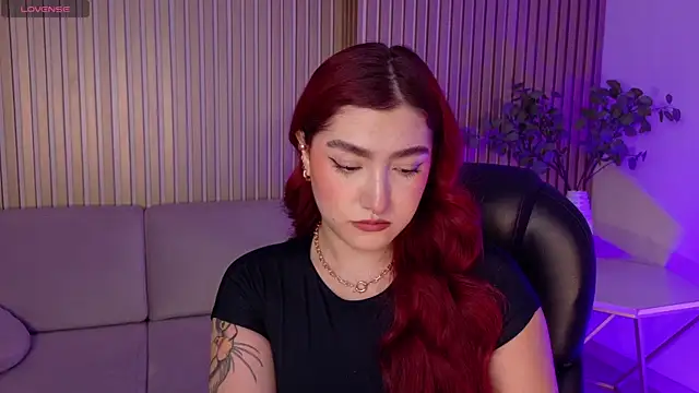 ViolettCastel online show from February 27, 2026, 8:08 pm