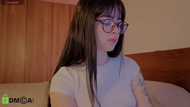 Snapshot of Roxxy_mora chatting on July 23, 2026, 1:58 am Roxxy mora online show from July 23, 2026, 1:58 am