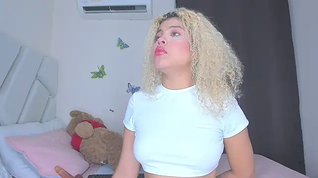 sofiacastillo01 online show from February 28, 2026, 2:17 pm