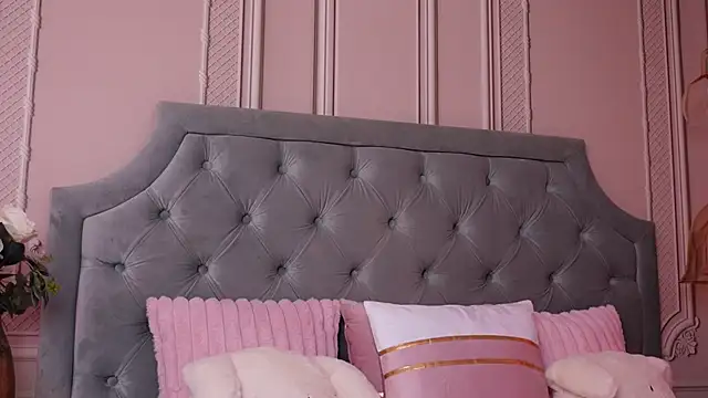 LucyAddison online show from October 27, 2025, 4:24 am