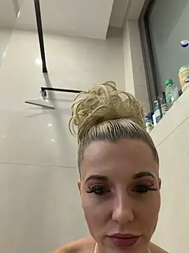 JayJayPink online show from February 6, 2026, 11:12 pm