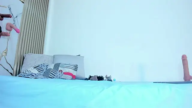 YUSELFI ROSS  online show from October 26, 2025, 12:16 pm