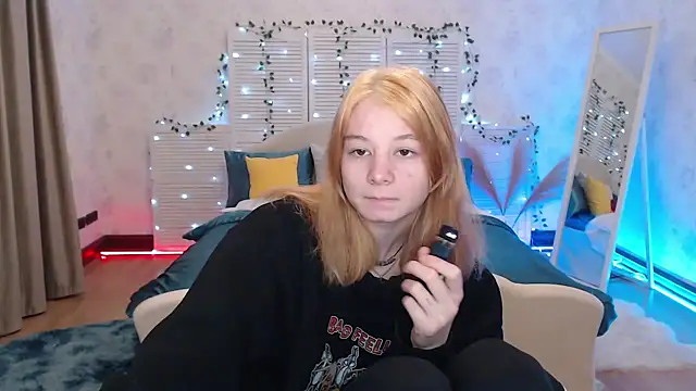 KiaraEvants online show from January 15, 2025, 4:04 am