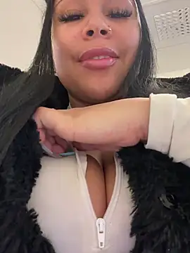 Snapshot of HaileyDiana chatting on March 9, 2025, 8:51 am HaileyDiana online show from March 9, 2025, 8:51 am