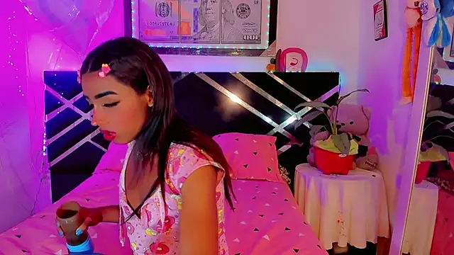 hot goddess3X online show from March 20, 2025, 1:46 am