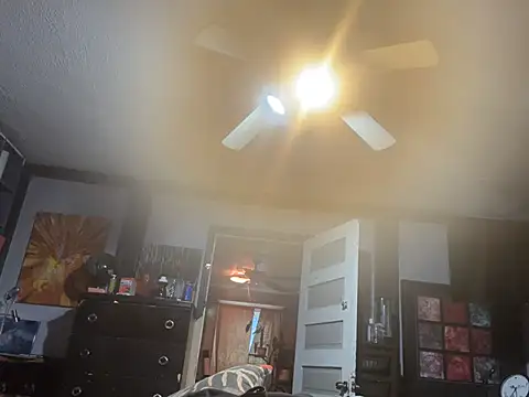 Snapshot of trash4cash chatting on February 26, 2026, 6:19 pm trash4cash online show from February 26, 2026, 6:19 pm