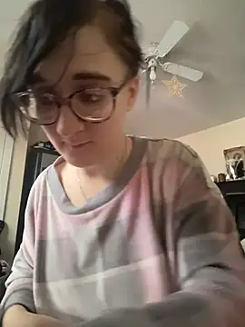 Snapshot of YandereDemon chatting on November 3, 2025, 5:27 pm YandereDemon online show from November 3, 2025, 5:27 pm