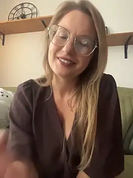 Snapshot of Vanilladreams chatting on June 9, 2026, 4:41 pm Vanilladreams online show from June 9, 2026, 4:41 pm