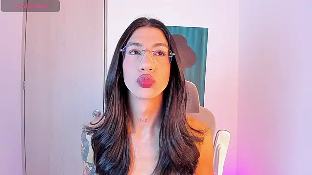 sofiaa grey  online show from February 25, 2026, 2:06 pm