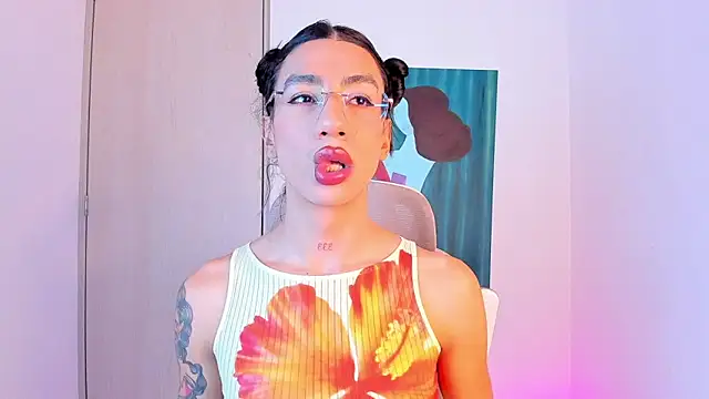 sofiaa grey  online show from March 2, 2026, 12:56 pm