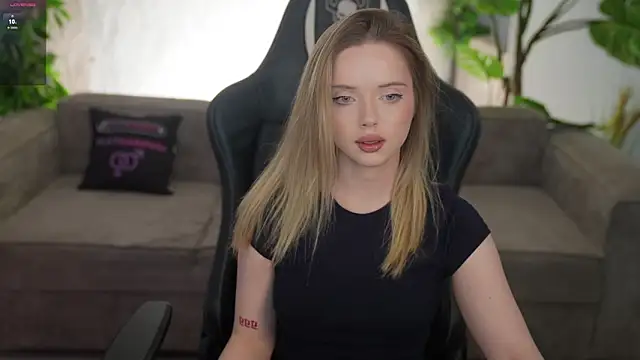 Snapshot of Cassy-Celestial_ chatting on February 19, 2026, 8:33 am Cassy-Celestial online show from February 19, 2026, 8:33 am