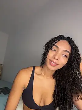 Snapshot of nicoleebony1 chatting on May 4, 2026, 8:33 pm nicoleebony1 online show from May 4, 2026, 8:33 pm
