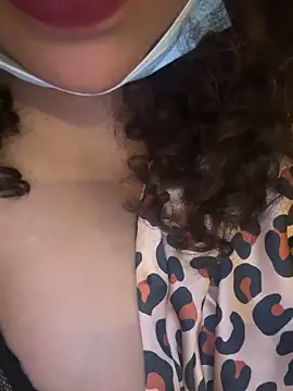 Snapshot of Snehameoww@xh chatting on May 14, 2026, 10:34 am Snehameowwxh online show from May 14, 2026, 10:34 am