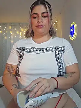 Juliietha servas online show from March 5, 2026, 9:43 pm