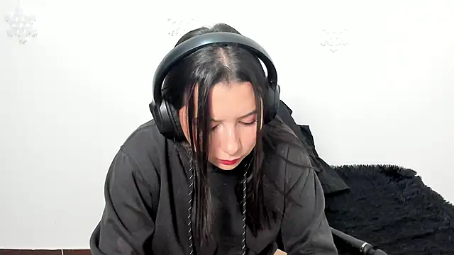 cami-01 online show from January 12, 2026, 9:20 pm