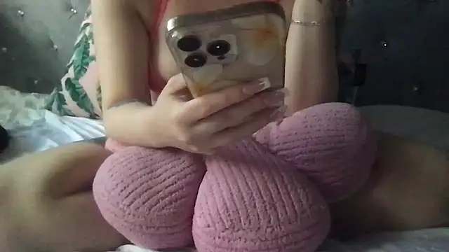 Snapshot of femmefatalebabe chatting on June 10, 2026, 7:59 pm femmefatalebabe online show from June 10, 2026, 7:59 pm