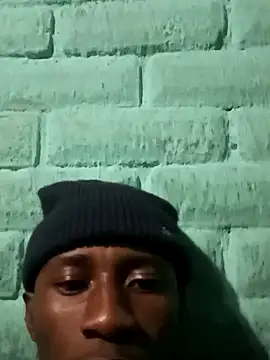 Snapshot of HandsomeBuoyy21 chatting on April 6, 2026, 10:11 pm HandsomeBuoyy21 online show from April 6, 2026, 10:11 pm