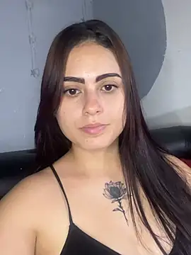 Snapshot of Azuna25 chatting on June 7, 2026, 1:00 am Azuna25 online show from June 7, 2026, 1:00 am