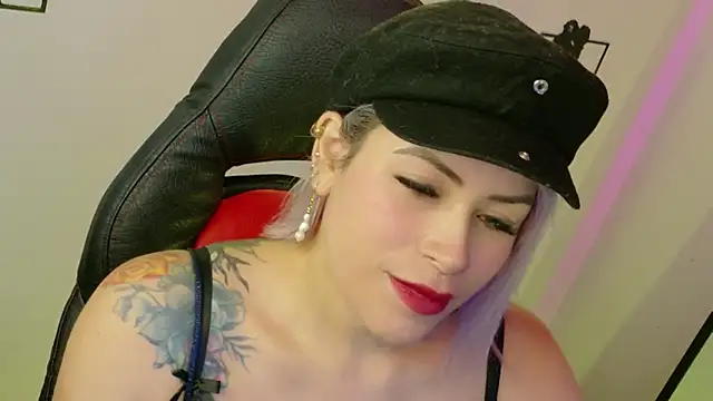 Natalia Montoya online show from April 7, 2026, 1:40 am