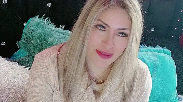 Natalia Montoya online show from December 15, 2025, 5:52 pm