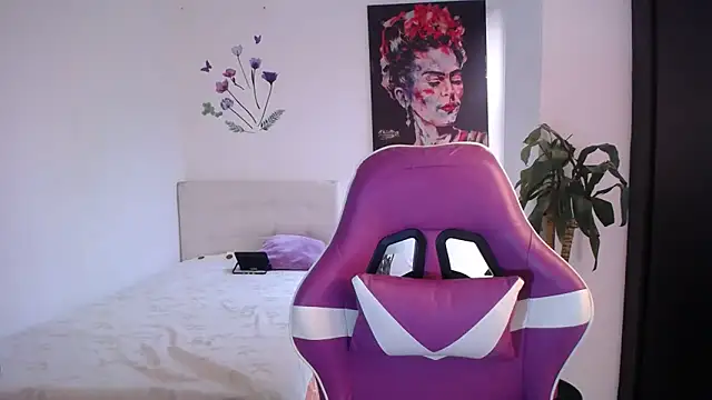 Snapshot of esmeraldaa230 chatting on March 3, 2026, 6:59 pm esmeraldaa230 online show from March 3, 2026, 6:59 pm