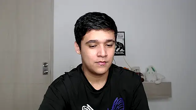 kaiine190 online show from October 26, 2025, 1:33 pm