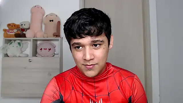 kaiine190 online show from October 31, 2025, 7:32 pm