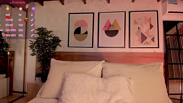 LunaRuso online show from March 16, 2026, 7:38 pm