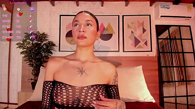 LunaRuso online show from January 14, 2026, 7:50 pm