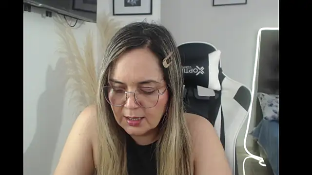 Snapshot of samy_vsn chatting on October 10, 2025, 7:15 pm samy vsn online show from October 10, 2025, 7:15 pm