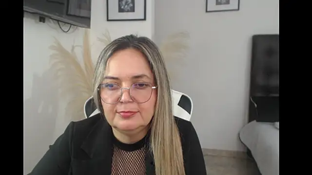 Snapshot of samy_vsn chatting on September 22, 2025, 7:42 pm samy vsn online show from September 22, 2025, 7:42 pm