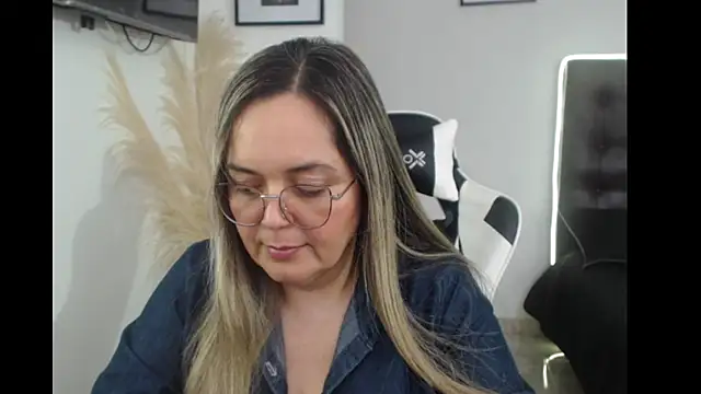 Snapshot of samy_vsn chatting on September 24, 2025, 7:20 pm samy vsn online show from September 24, 2025, 7:20 pm