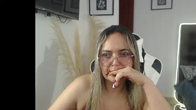Snapshot of samy_vsn chatting on October 12, 2025, 6:09 pm samy vsn online show from October 12, 2025, 6:09 pm