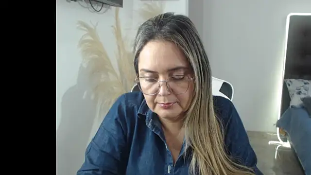 Snapshot of samy_vsn chatting on October 17, 2025, 6:43 pm samy vsn online show from October 17, 2025, 6:43 pm