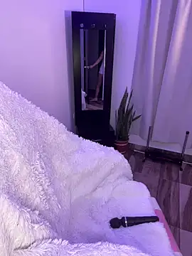 Snapshot of BellaNaye_ chatting on February 14, 2025, 10:06 am BellaNaye online show from February 14, 2025, 10:06 am