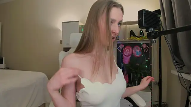 CharlotteWells online show from January 3, 2025, 2:30 pm