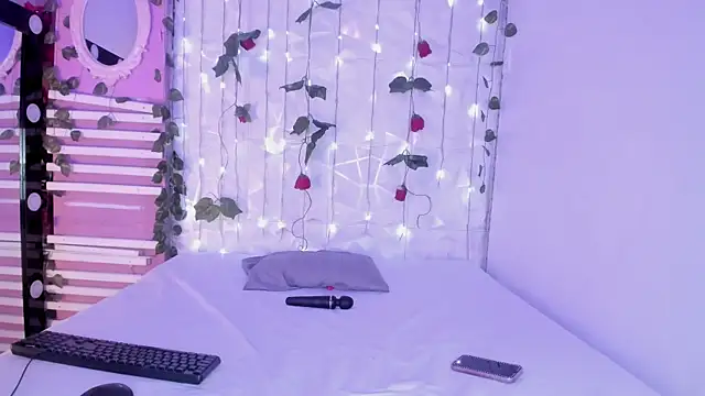 Megannklein online show from March 18, 2025, 11:55 am