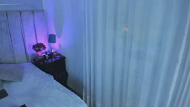 EvaaStevens online show from November 27, 2025, 3:45 pm