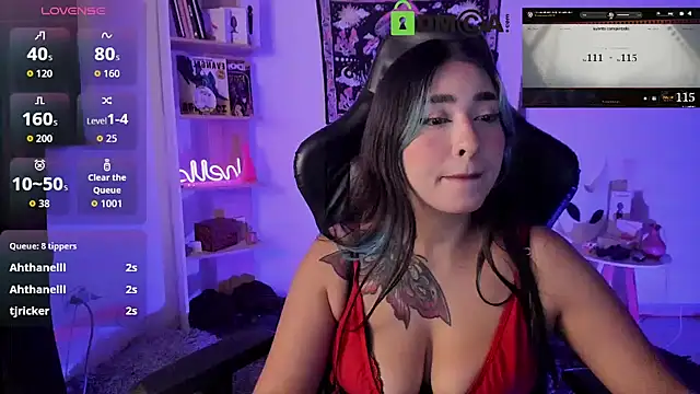 sweetcoralinee online show from November 25, 2025, 4:13 am